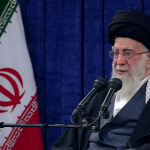 رهبر انقلاب: جبهه دشمن برای خواص برنامه دارد